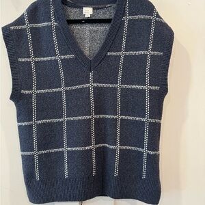 a new day womens V-Neck sleeveless sweater in Navy and White